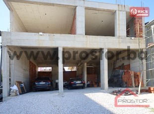 Business building in Roh-Bau in a very busy and visible location along the road with a large parking lot, Dobrinja