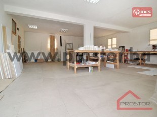 Multipurpose business space in a private house, Stup