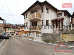 Unfurnished house with a private parking -230m2 - FOR RENT