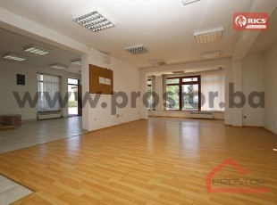 Multipurpose commercial space with 3 private parking spots, Stupska Street