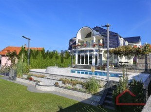 Unfurnished exclusive villa with a garden and a swiming pool-700m2