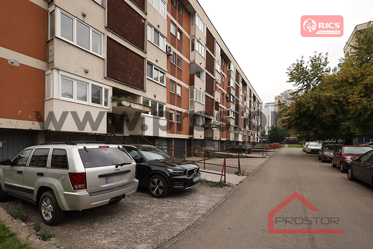 30 Zgrada