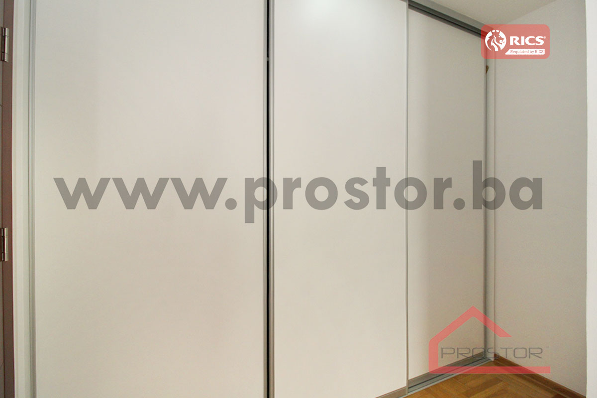 10 Garderober u sobi