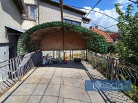 9_ Dvorište