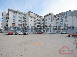 Svijetao dvosoban stan sa balkonom na četvrtom spratu u naselju Lužani, Ilidža
