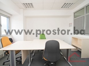 Funkcionalan poslovni objekat na dva nivoa pogodan za kancelarije u neposrednoj blizini EUFOR baze, Istočno Sarajevo