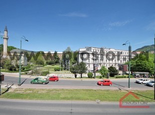 Rijetka prilika! Adaptiran trosoban stan sa lođom u neposrednoj blizini Predsjedništva, Centar ***Virtualna šetnja***