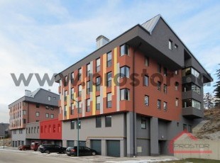 NOVOGRADNJA BJELAŠNICA! Veći dvosoban apartman od 88m2 sa mogućnošću dobijanja dodatne spavaće sobe, jugozapadne orjentacije i idealne spratnosti u objektu vrhunske kvalitete. Jedini dostupan! UKNJIŽENO! ***Virtuelna šetnja***