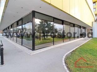 Poslovni prostor sa visokim portalima u neposrednoj blizini Alta shopping centra, Marijin Dvor