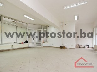Višenamjenski poslovni prostor sa portalima na dobroj lokaciji, Stari Grad