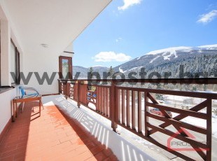 Dvosoban apartman idealne spratnosti, orjentacije i pogleda sa velikim balkonom u apartmanskoj zgradi novije gradnje, Bjelašnica. Namještaj, svi tehnički uređaji i ostava uključeni u cijenu!