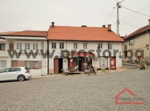 Dvosoban stan na prvom spratu na odličnoj lokaciji, pored pizzerije „Mahir“, Kovači