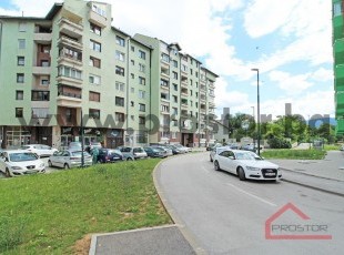 RIJETKO U PONUDI! Adaptiran dvosoban stan sa lođom na 4. spratu u ulici Trg grada Prato, Dobrinja 5