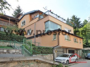 Trosoban stan sa velikom terasom i garažom na drugom spratu sa dozvolom za nadogradnju još jedne iste etaže, ulica Čadordžina, Stari Grad