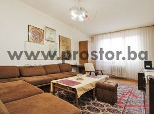 Namješten dvosoban stan sa lođom, Otoka