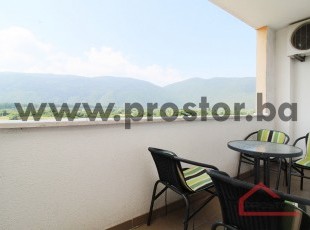 Namješten trosoban stan sa lođom i lijepim pogledom na prirodu, naselje Lužani