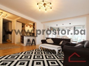 Namješten moderno adaptiran četverosoban sa garažom, Koševsko Brdo