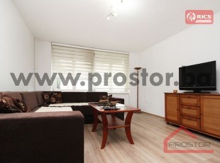 Namješten renoviran dvosoban stan sa garažom na Grbavici