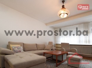 Namješten adaptiran dvosoban stan u blizini zgrade Predsjedništva, ulica Jezero