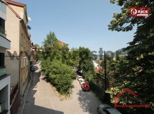 NOVOGRADNJA APPLE RESIDENCE! Trosoban stan sa lođom i potpuno otvorenim pogledom na Sarajevo, u manjoj stambenoj zgradi vrhunske kvalitete, Marijin Dvor, Centar ***Virtuelna šetnja 360°*** UKNJIŽENO!
