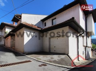 Unfurnished house with a large garden and a garage in Old Town -400m2 - FOR RENT