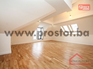 NOVOGRADNJA BISTRIK!Trosoban stan sa terasom, ostavom i prelijepim pogledom na Stari Grad, u novoj stambenoj zgradi na atraktivnoj lokaciji u naselju Bistrik! USELJIVO! ***Virtuelna šetnja 360°***