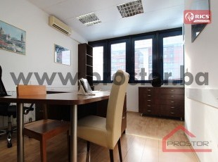 Poslovni prostor sa tri prostorije kancelarijskog tipa, ulica Tešanjska, naselje Marijin Dvor