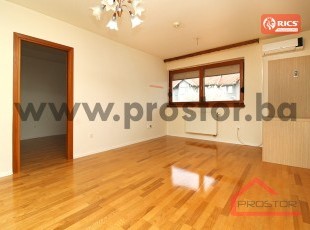 Three-room unfurnished apartment with private parking space, Aerodromsko naselje