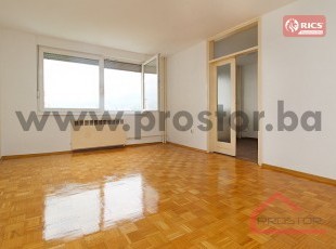 Two-room unfurnished apartment with two loggias near Bosmal, Hrasno