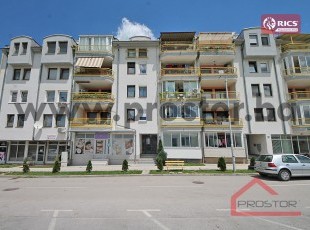 Trosoban stan sa lijepim pogledom, ulica Akademika Petra Mandića, naselje Dobrinja 1, Istočno Sarajevo