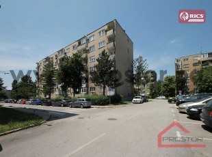 Dvostrano orijentisan dvosoban stan sa balkonom, ulica Džemala Bijedića, Čengić Vila