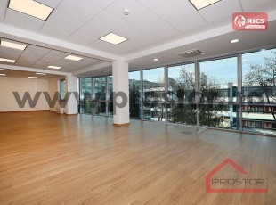 RIJETKO U PRILICI Adaptiran Poslovni prostor prodajnog tipa u prizemlju sa velikim portalima na jako prometnoj lokaciji, Otoka