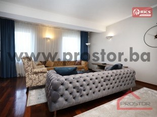 Four-room renovated apartment with private parking near OHR, Kovačići