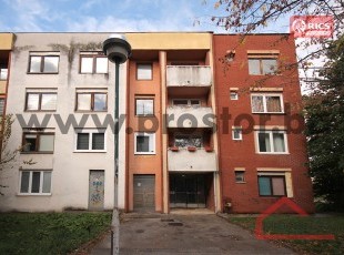 Svijetao četverosoban stan na prvom spratu sa dva balkona i trostranom orijentacijom, ulica Miroslava Krleže, Dobrinja 1