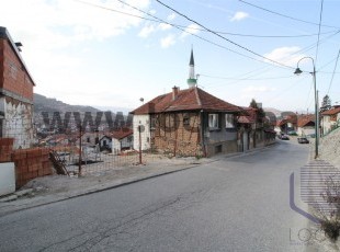 Građevinsko zemljište, površine 520m2 sa uknjiženim objektom i panoramskim pogledom na cijeli grad na unikatnoj lokaciji ul. Carina, Vratnik, Stari grad