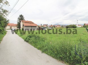 Sunny plot of land on flat terrain, registered area 1860m2 with excellent access and available communal infrastructure, Doglodi settlement, Ilidža