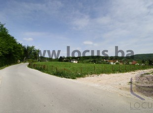 Building plot of 5,143m2 with two registered houses in the most attractive part of the settlement Rakovica, Ilidža