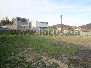 A spacious and sunny land plot of 1,000m2 with asphalt access and communal infrastructure in an exceptional location in the settlement of Rakovica, Ilidža