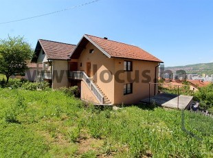 Quality built three-flat house with a spacious yard on a parcel of registered area of ​​411sqm, Hrasno settlement, Novo Sarajevo