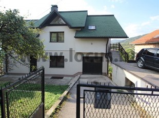 Quality built house with a square footage of 225sqm with a spacious yard on a parcel of 2,133sqm in an accessible location, Kobilja glava, Vogošća