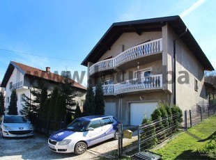 House and yard on a sunny registered parcel of 290sqm in a quiet and accessible part of the settlement Hotonj, Vogošća