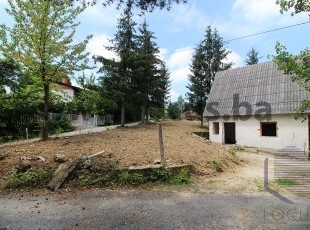 Cottage in original condition on a plot of 6,537m2 in a natural environment with an open view, communal connections and asphalt access, Rakovica, Ilidža