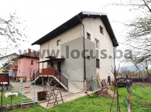 House and yard on a parcelof 886sqm in an attractive location approx. 150m from the tram station, ul. Džemal Bijedić, Halilovići-Alipašin Most, Novi Grad