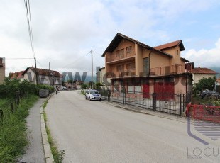 House with office space, garage and yard on a plot of 432m2, located in an extremely accessible location, settlement Sokolović Kolonija, Ilidža