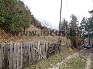 A spacious and sunny plot of registered land with an area of ​​1,240 m2 with an open view of the city, located in an attractive environment in the settlement of Poljine