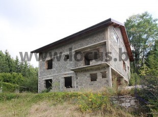 House under construction with a spacious yard in a quiet environment with plenty of greenery on a sunny plot of 1,461sqm in the settlement of Rakovica, Municipality of Ilidža