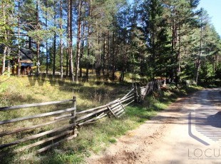 Zemljišna parcela uknjižene površine 13.000m2 na ravnom terenu, smještena u prirodnom okruženju sa obiljem zelenila i čistog zraka, Ajdinovići, Olovo