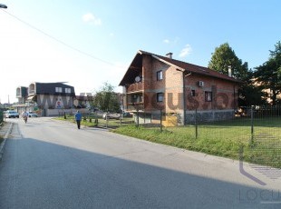 The house has a gross square footage of approx. 360m2 in an attractive location with a yard and great potential on a plot of 955m2, Sokolović Kolonija, Ilidža