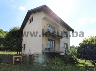 House in original condition on a spacious plot of 2,982sqm in a quiet environment with plenty of greenery, Čekrčići, Visoko