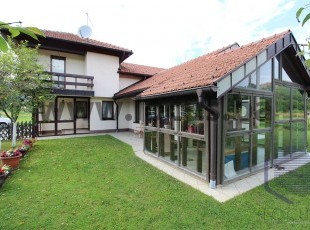 Furnished house on a plot of approx. 1,000 m2, located in a beautiful and idyllic environment approx. 20 minutes from the city center, Tarčin, Hadžići